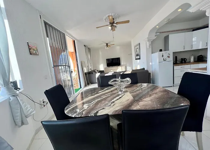 Вилла Ross Адехе